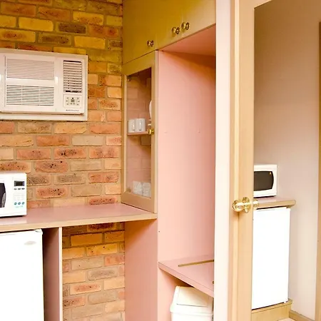 Pines Country Club Motor Inn Shepparton Room photo