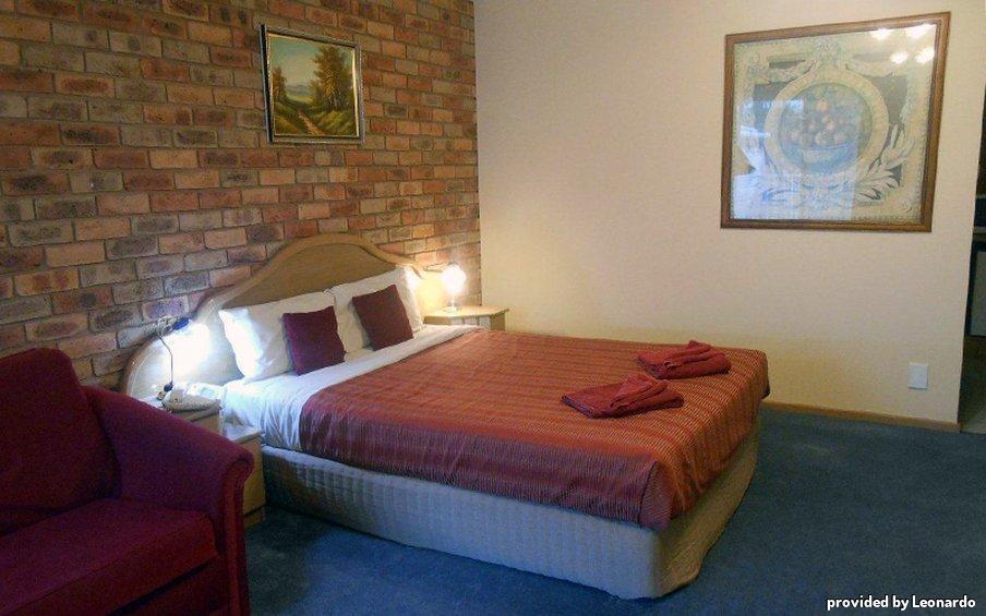 Pines Country Club Motor 3*