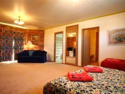 Pines Country Club Motor