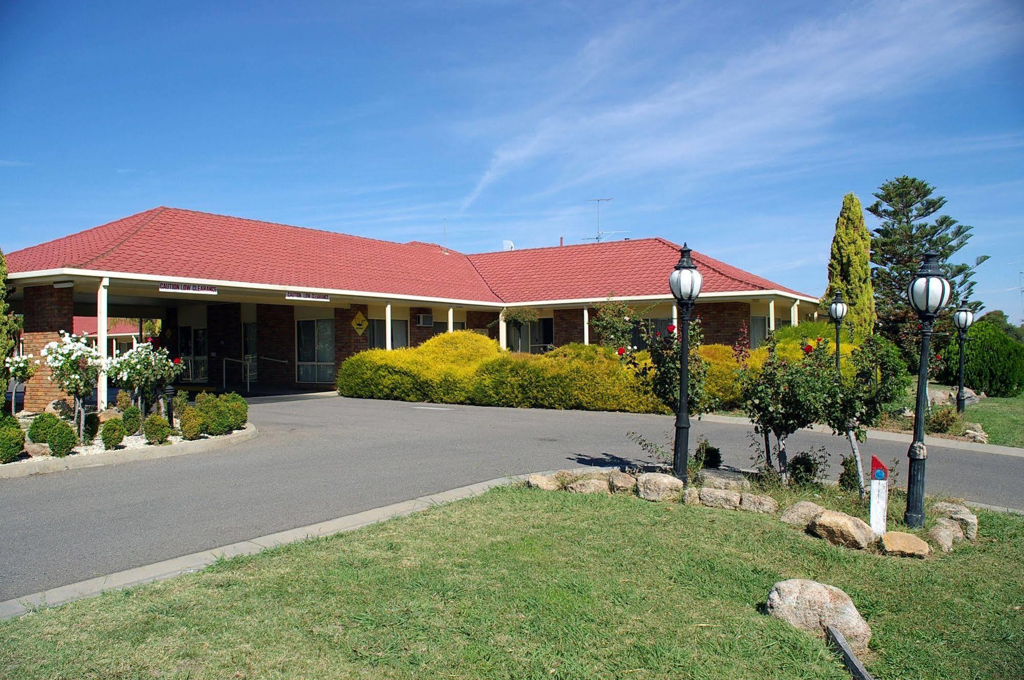 Motel Pines Country Club Motor