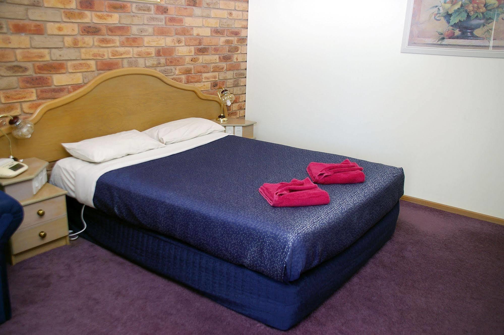 Pines Country Club Motor Motel Shepparton