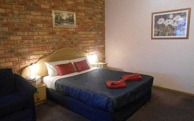 Pines Country Club Motor Motel Shepparton
